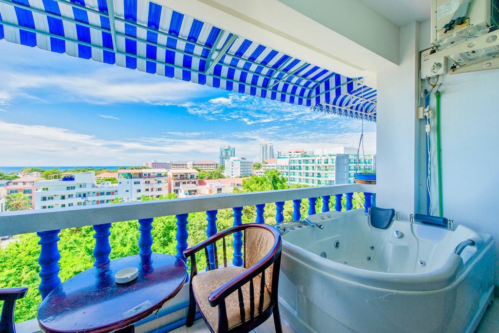 Апартаменты Ruamchok Ocean View Паттайя Экстерьер фото